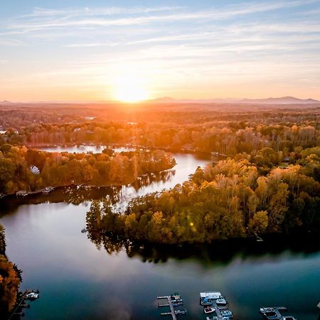 Halesford Harbour Resort - Smith Mountain Lake Moneta Exteriör bild